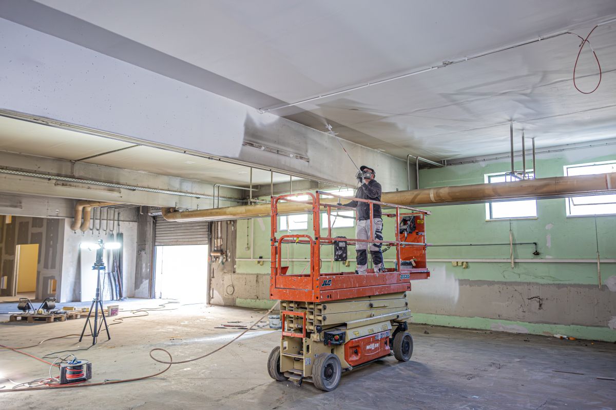 Professioneller Hallenanstrich in Coburg – langlebige Farbsysteme für hohe Beanspruchung von john.