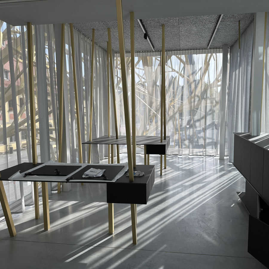 Moderne Sonnenschutz-Lösung mit Gardinen der John GmbH Lichtenfels