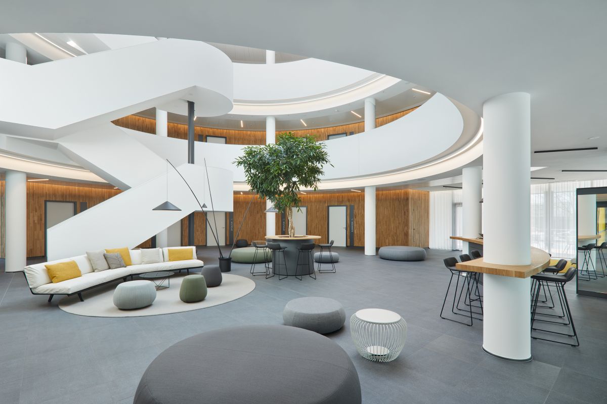 Modernisiertes Bürogebäude der HUK Coburg nach Sanierung durch John GmbH Lichtenfels