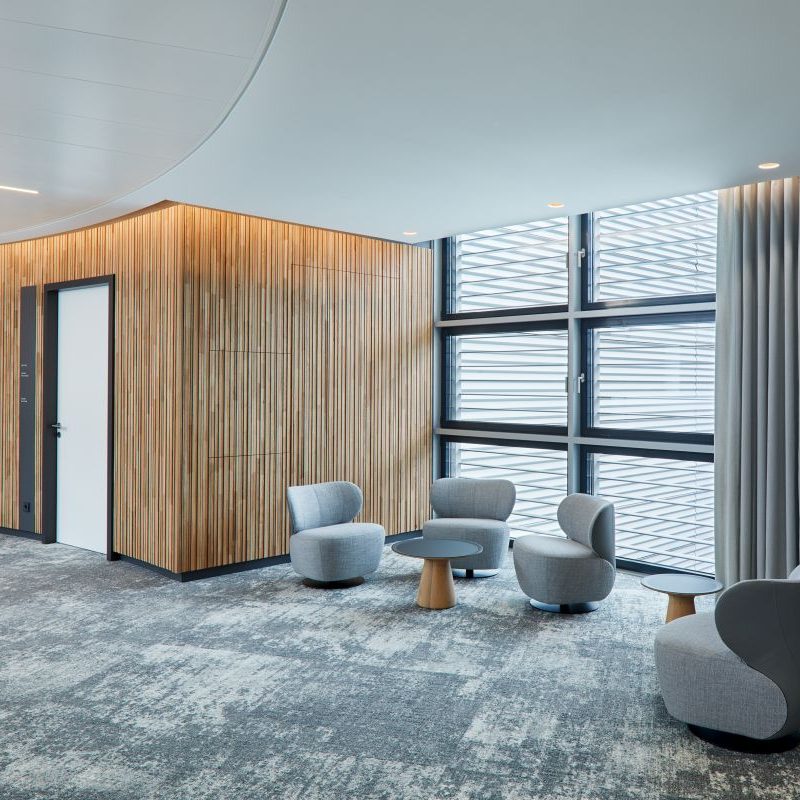 Modernisiertes Bürogebäude der HUK Coburg nach Sanierung durch John GmbH Lichtenfels